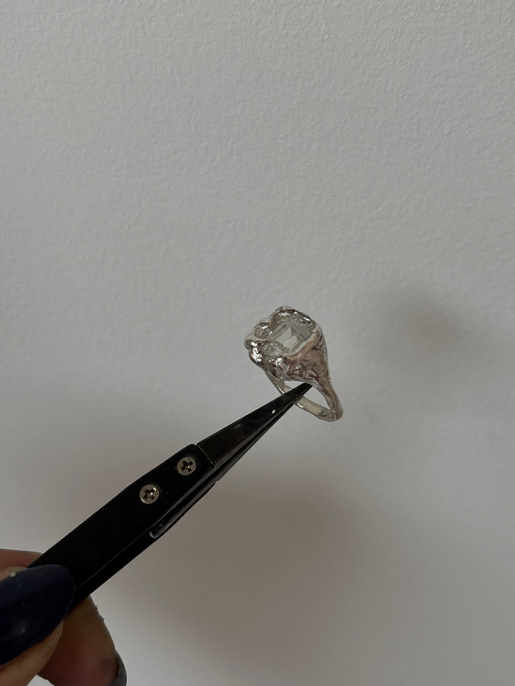 showing a sterling silver organic ring featuring a emeral cut zirconia handgemachter Ring, Goldring handmade, Unikat Schmuck, lost wax ring, artisan jewelry, unique handmade ring, one of a kind jewelry, boho, modern, raw, minimalist, organic, statement ring, engagement, anniversary, everyday art, for lovers of raw beauty“, „for unique souls