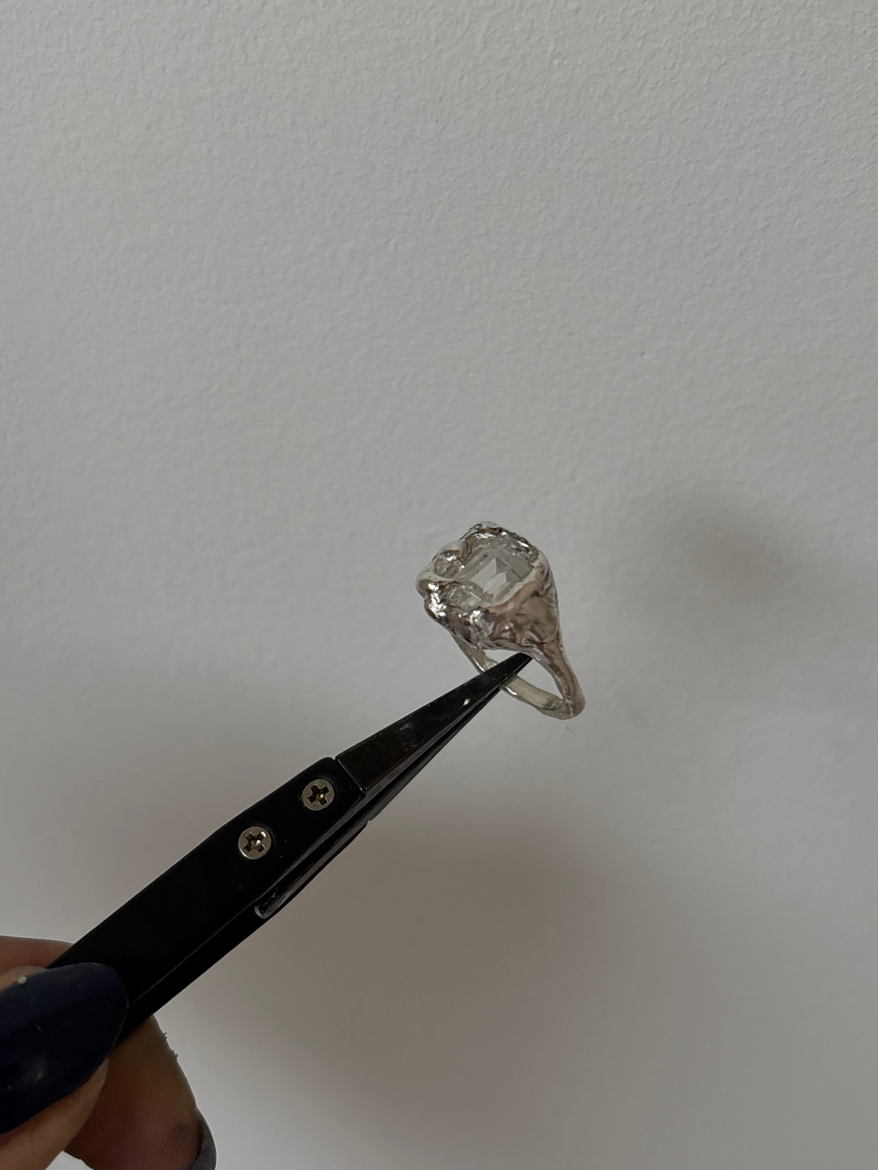 showing a sterling silver organic ring featuring a emeral cut zirconia handgemachter Ring, Goldring handmade, Unikat Schmuck, lost wax ring, artisan jewelry, unique handmade ring, one of a kind jewelry, boho, modern, raw, minimalist, organic, statement ring, engagement, anniversary, everyday art, for lovers of raw beauty“, „for unique souls