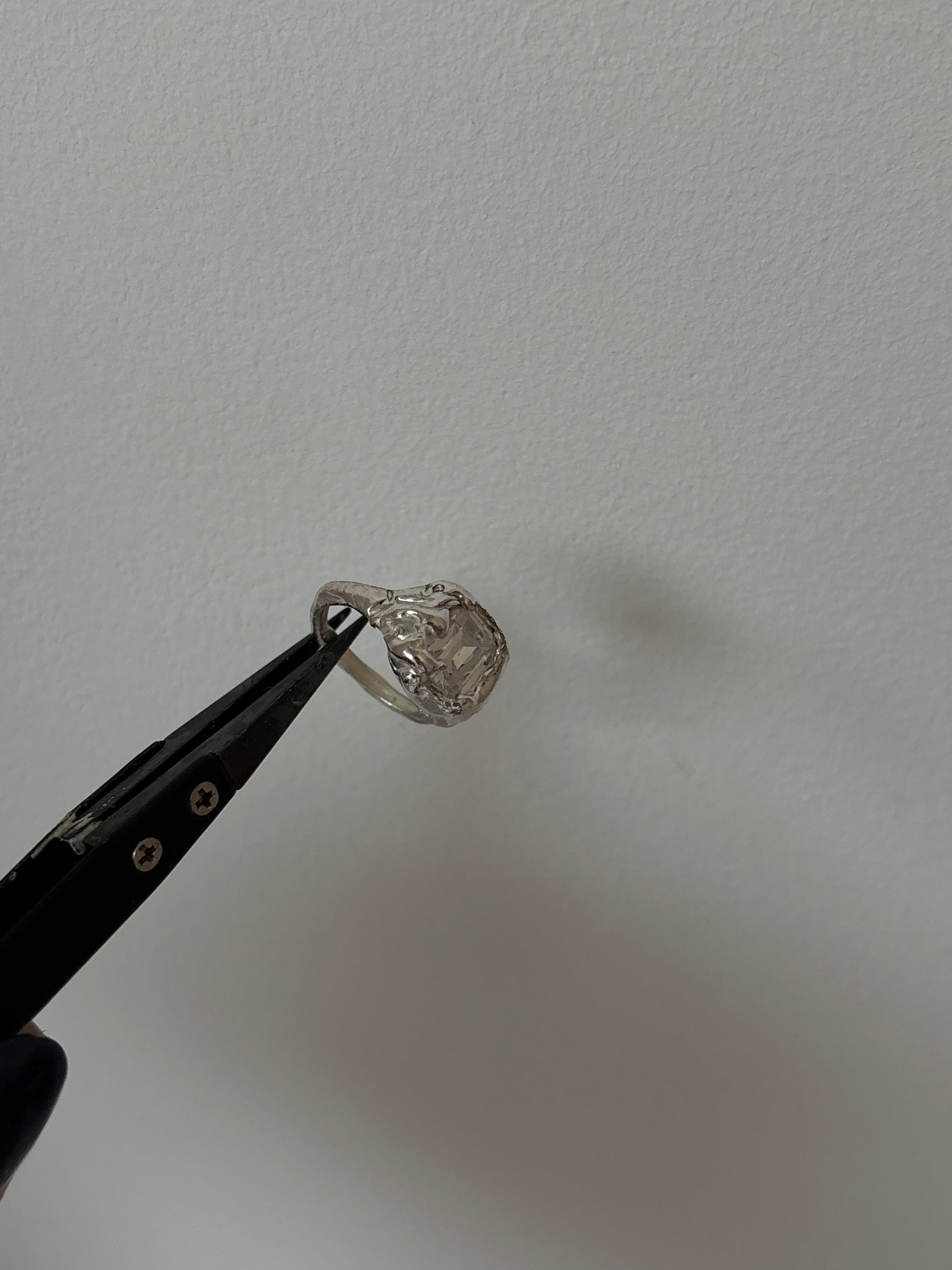 showing a sterling silver organic ring featuring a emeral cut zirconia handgemachter Ring, Goldring handmade, Unikat Schmuck, lost wax ring, artisan jewelry, unique handmade ring, one of a kind jewelry, boho, modern, raw, minimalist, organic, statement ring, engagement, anniversary, everyday art, for lovers of raw beauty“, „for unique souls