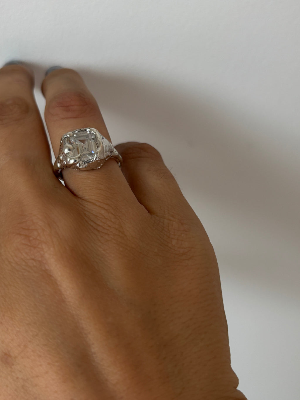 showing a sterling silver organic ring featuring a emeral cut zirconia handgemachter Ring, Goldring handmade, Unikat Schmuck, lost wax ring, artisan jewelry, unique handmade ring, one of a kind jewelry, boho, modern, raw, minimalist, organic, statement ring, engagement, anniversary, everyday art, for lovers of raw beauty“, „for unique souls